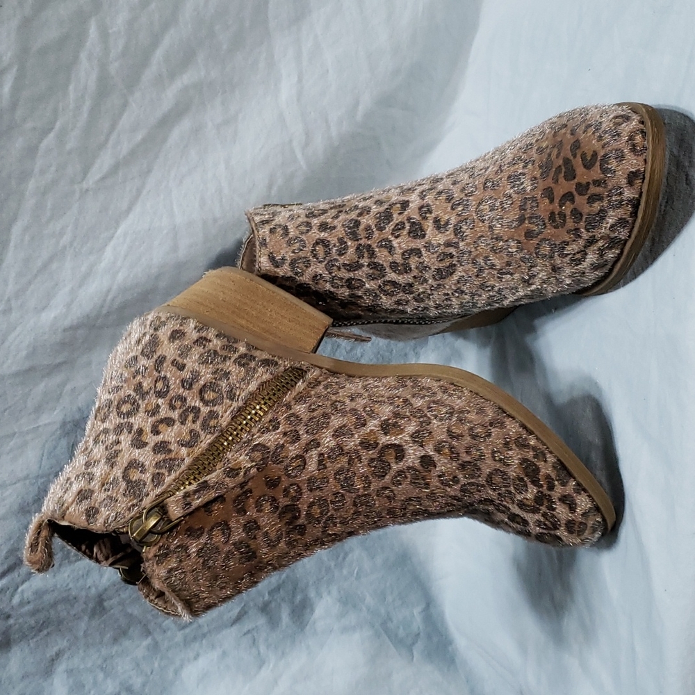 Very G Twinkle 2 Leopard Print Faux Fur Ankle Booties Women's Size 10